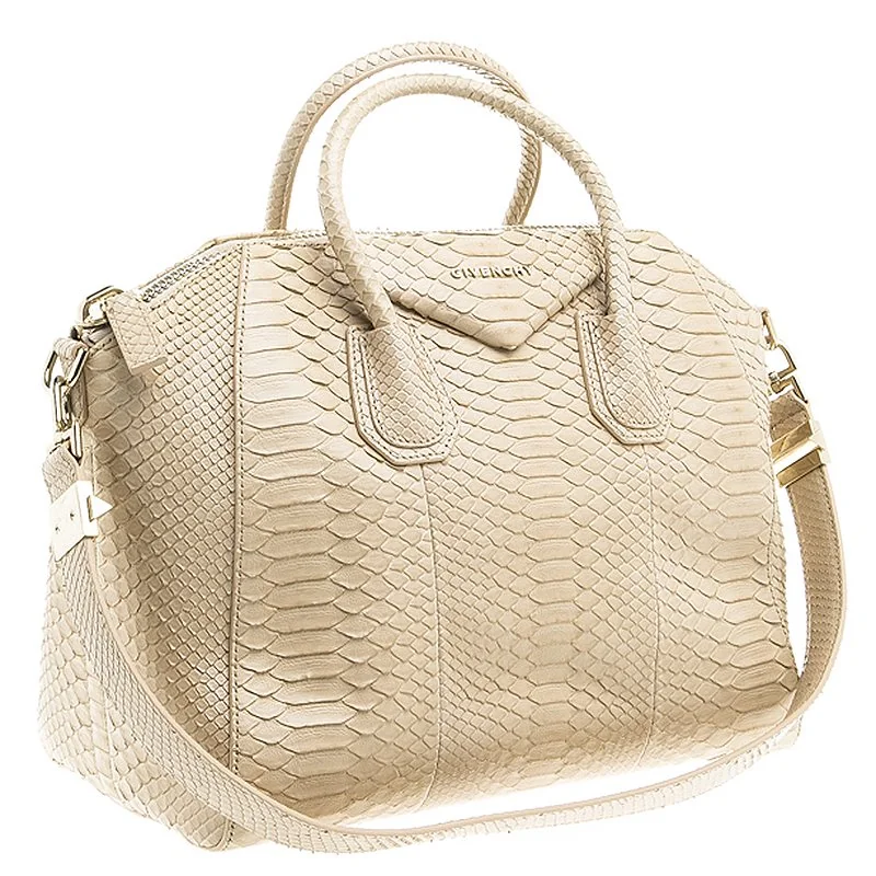 Givenchy Antigona side view - how to style Givenchy Antigona