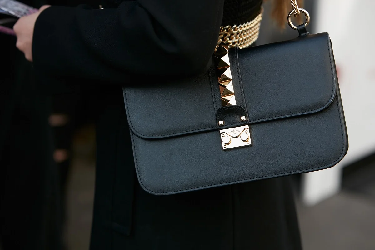 Valentino Valentino Black Leather Medium Beads Embellished Glam Lock Shoulder Bag side view - Valentino Glam Lock bag