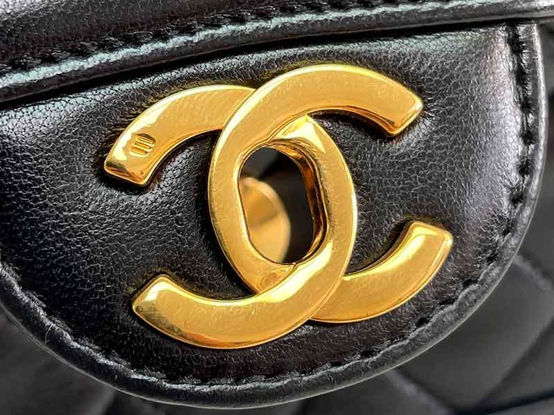 CHANEL Classic CC Logo